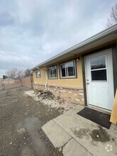 Building Photo - 222 Moore Ln
