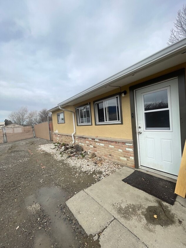 Primary Photo - 222 Moore Ln