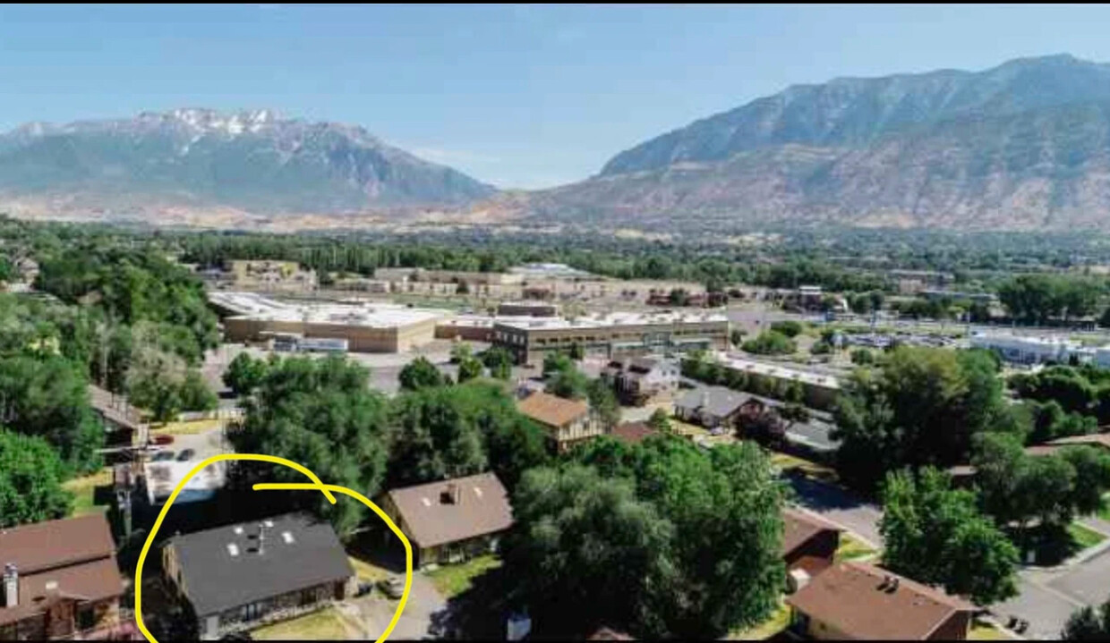 walking distance to Walmart ideal location - 1996 N 700 W