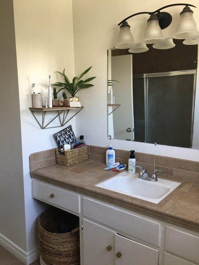 Building Photo - MOVE IN SPECIAL: Beautiful upstairs 2 bedroom 1 bathroom apartment in North Pacific Beach