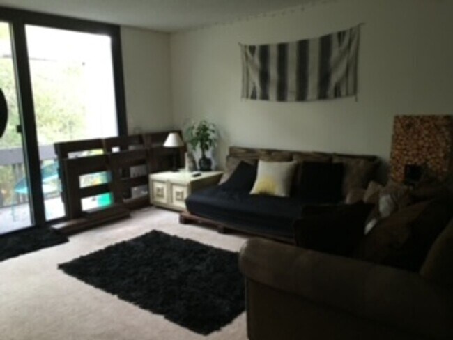 Building Photo - Playa del Rey Cross Creek Village 3 Bedroom