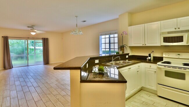Building Photo - 5060 SE Mariner Garden Cir