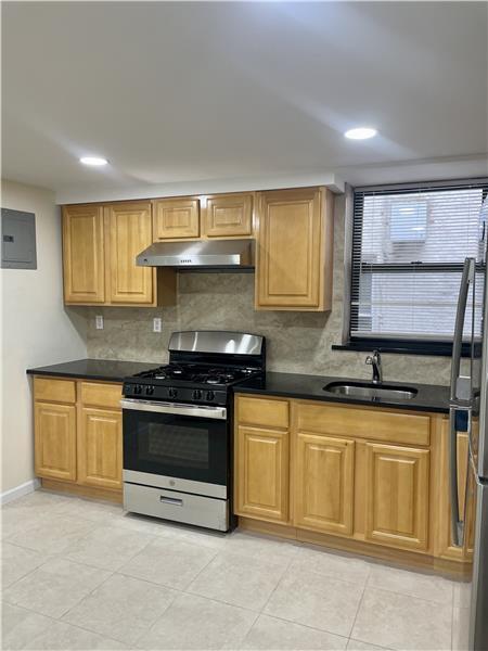 Building Photo - 8642 Bay Pkwy