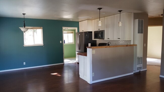 Foto del edificio - Cozy and clean home in the county near the...