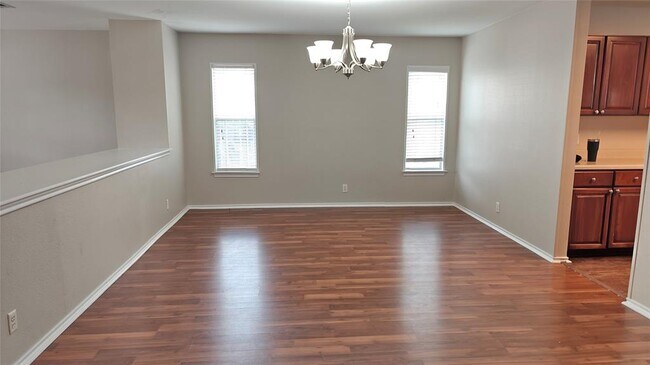 Building Photo - 909 Lodosa Dr