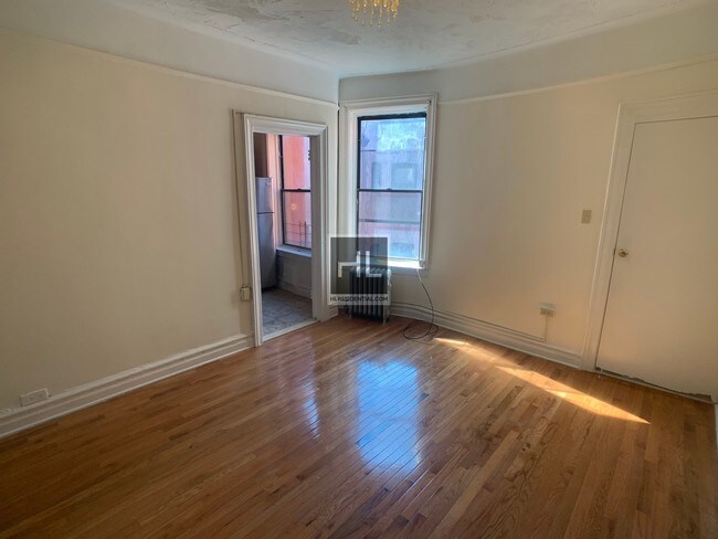Foto del edificio - 354 Rutland Rd