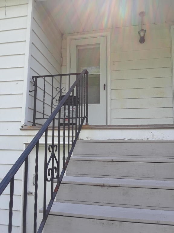 Building Photo - 1055 Carmalt St