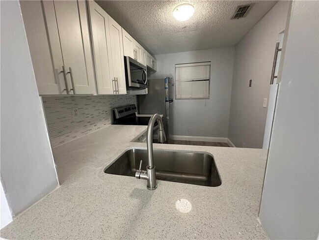Building Photo - 7406 Woodmont Ter