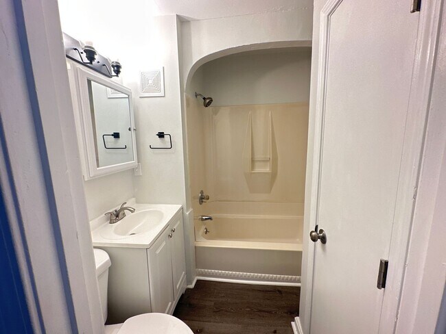 Foto del edificio - 2 Bedroom Unit Close to Downtown