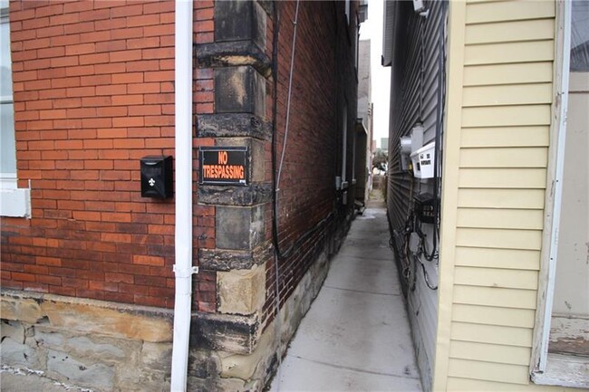 Building Photo - 224 8th St