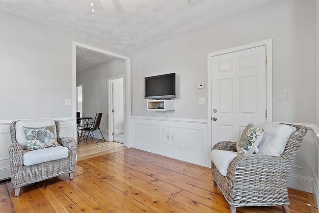 Building Photo - Unique, Renovated 2-Bed Apartment in Quiet...