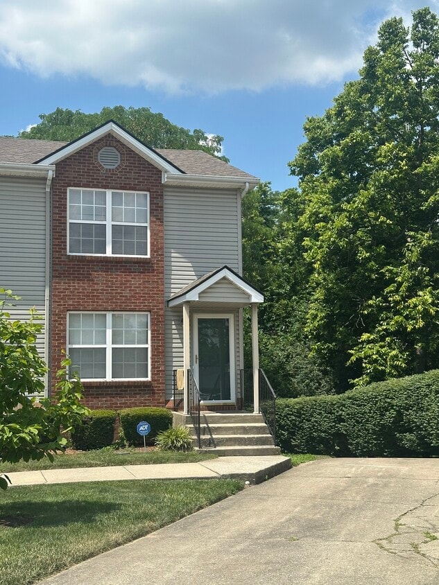 End Unit - 600 Wabarto Way