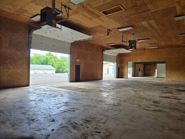 Foto del edificio - 443 Fairwood Rd