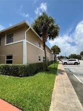 Building Photo - 824 Twin Lakes Dr