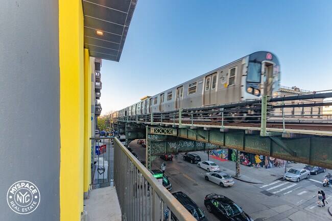 Foto del edificio - 1096 Broadway