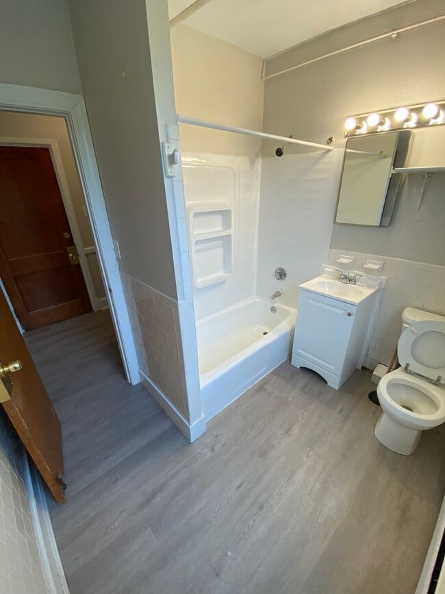 Foto del edificio - 423 Pelham St