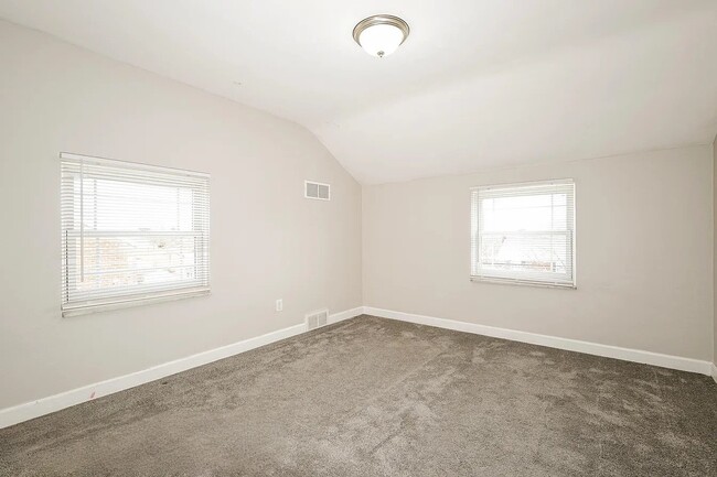 Building Photo - 1254 Edgewood Dr