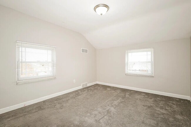 Foto del edificio - 1254 Edgewood Dr