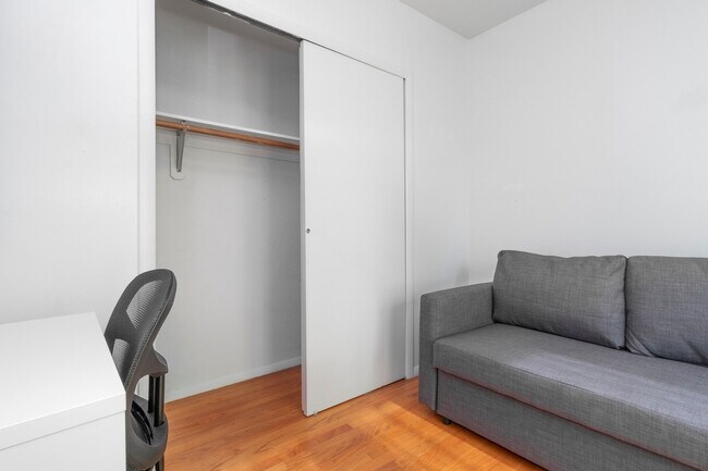 Foto del edificio - 224 E 95th St