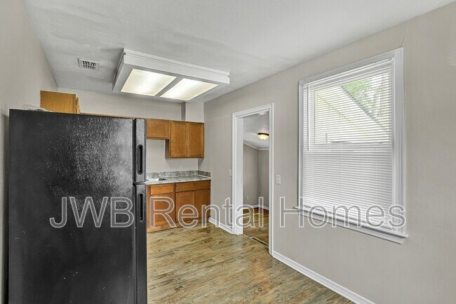 Foto del edificio - 8944 Jackson Ave
