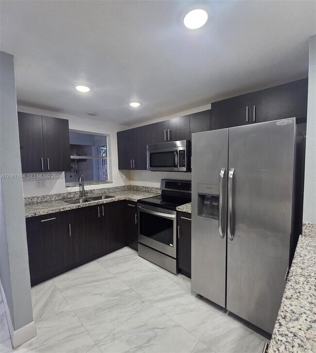 Foto del edificio - 4241 W 10th Ln