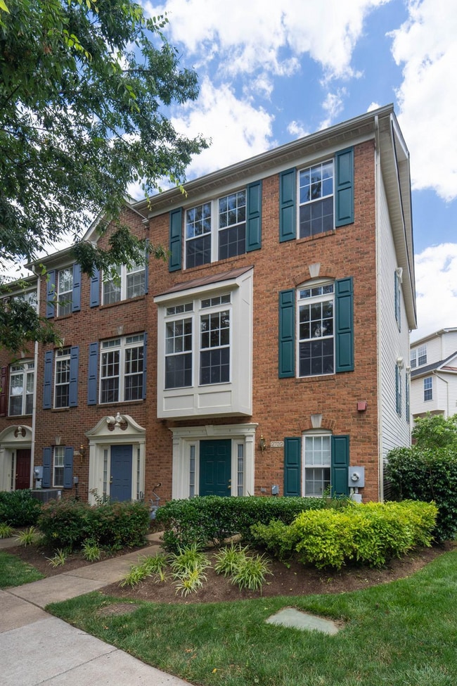 Building Photo - Dunn Loring Metro area Townhome