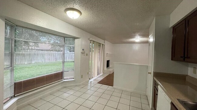 Foto del edificio - 7431 La Pl Dr