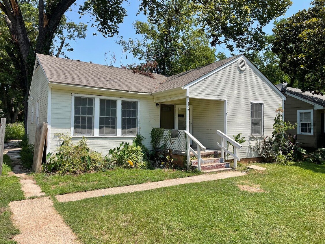 Primary Photo - Remodeled Waterside Home
