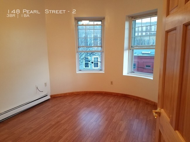 Building Photo - Beautiful Renovated 3 Spacious 3 bedroom