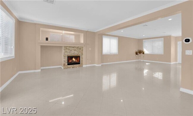 Building Photo - Elegant and Spacious 5Bed/3Bath home nestl...