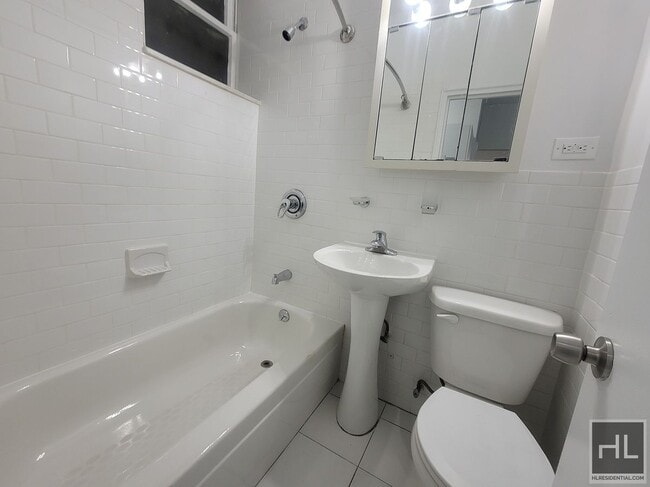 Foto del edificio - E 89 St Avail. NOW - Close by 4/5/6/Q, Who...