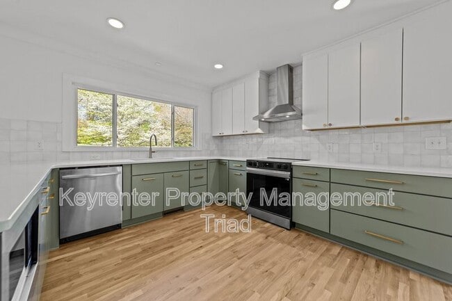 Building Photo - 3807 W Friendly Ave