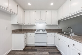 Interior Photo - Lakewood Gardens