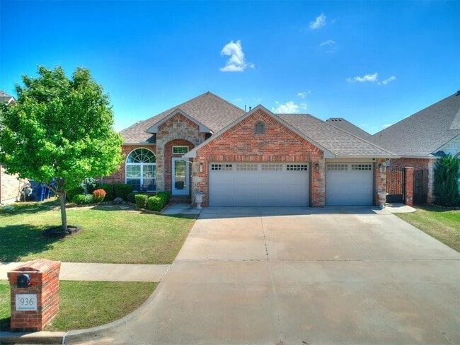 Front View - 936 SW 140th St