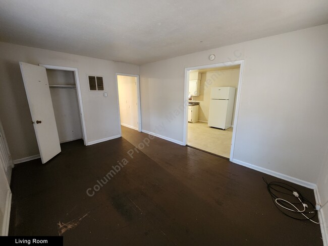 Building Photo - 911 Old Oak Dr