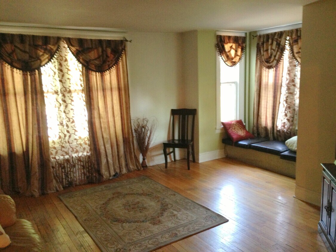 Living Room - 17 Sherman Ave