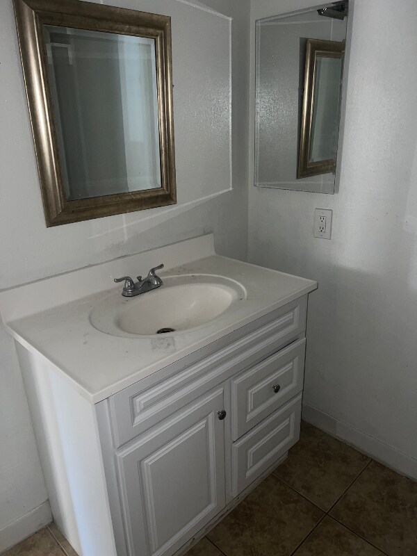 Building Photo - 5920 Streamview Dr