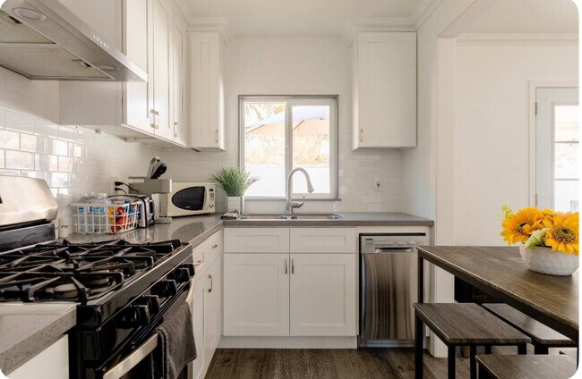 Foto del edificio - 16423 Barneston St