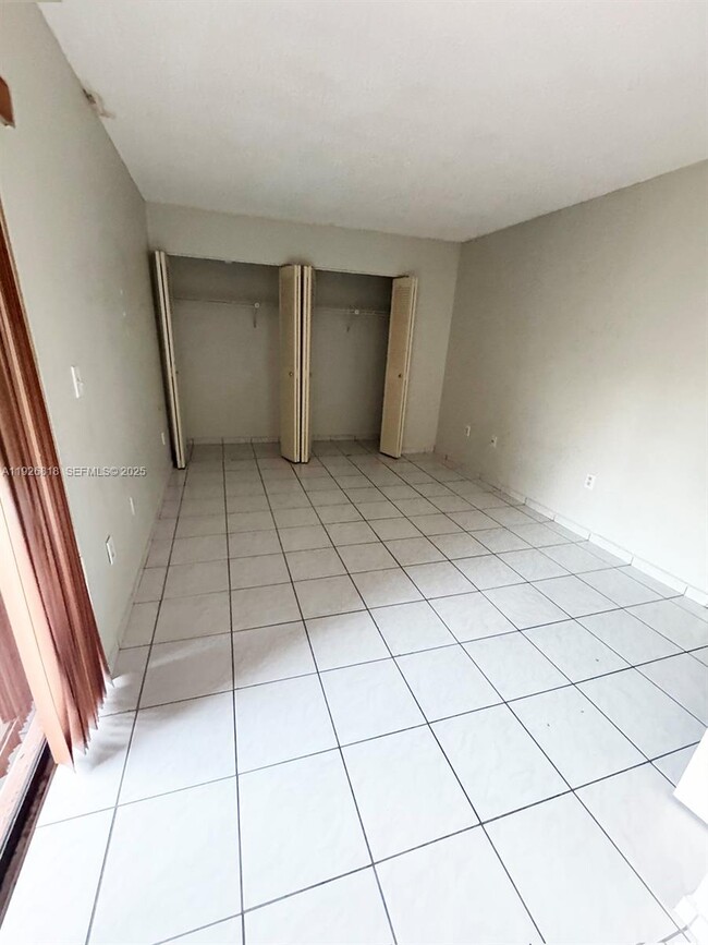 Foto del edificio - 400 W Park Dr