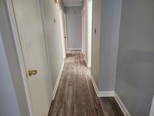 Building Photo - 6419 Valley Dale Dr