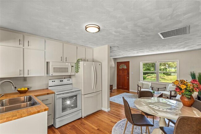 Foto del edificio - 5714 SW 196th Ave