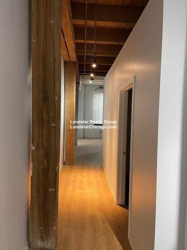 Building Photo - 125 E 21st St