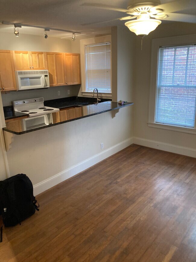 Foto del edificio - 960 Greenwood Ave NE