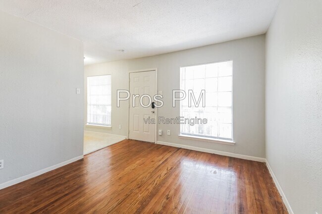 Interior Photo - 5317 Junius