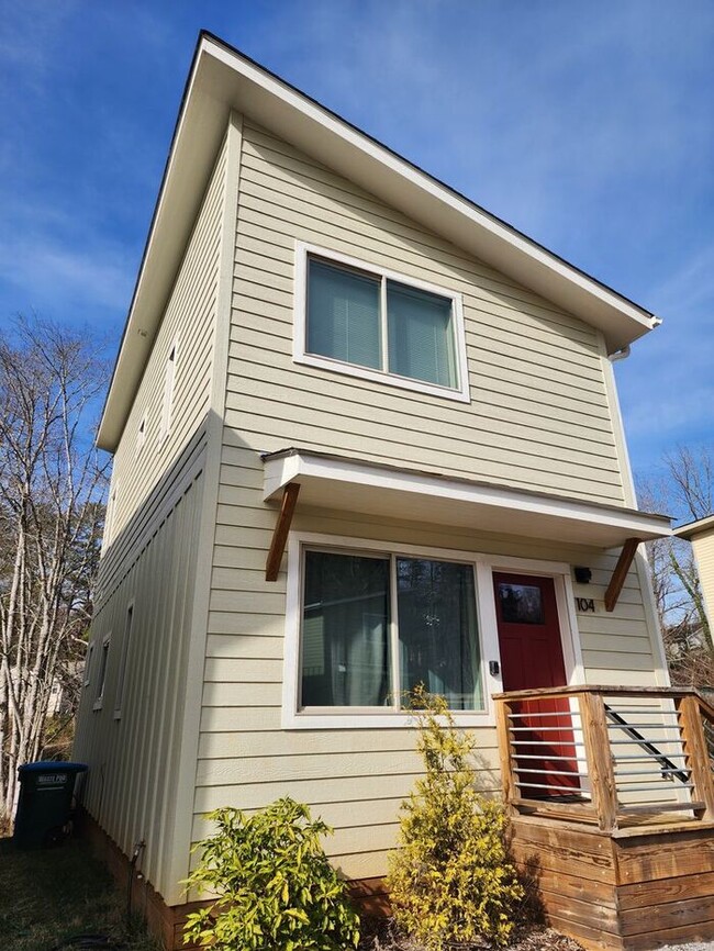 Building Photo - East Asheville Rental!