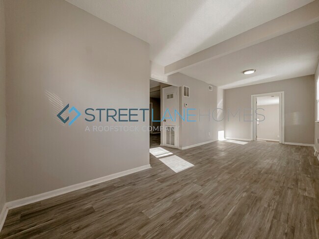 Building Photo - NOW OFFERING $250 OFF THE FIRST FULL MONTH...