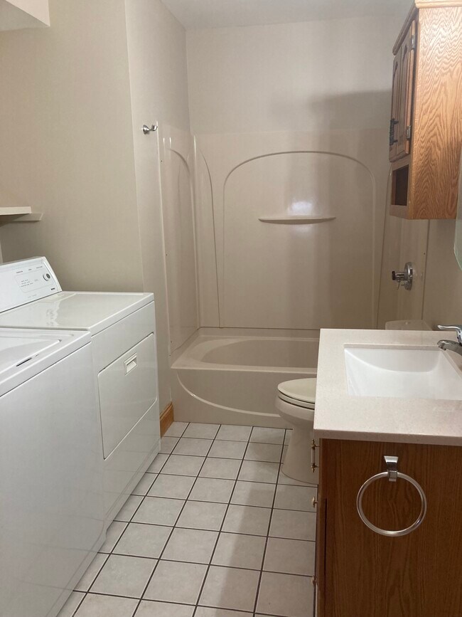 Bathroon - 146 Harrington Ave