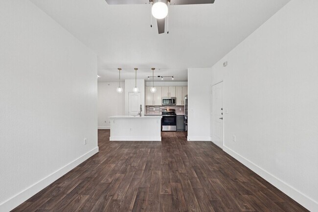 Foto del edificio - Stylish 1 Bed Apt — Save $1,200 on First M...