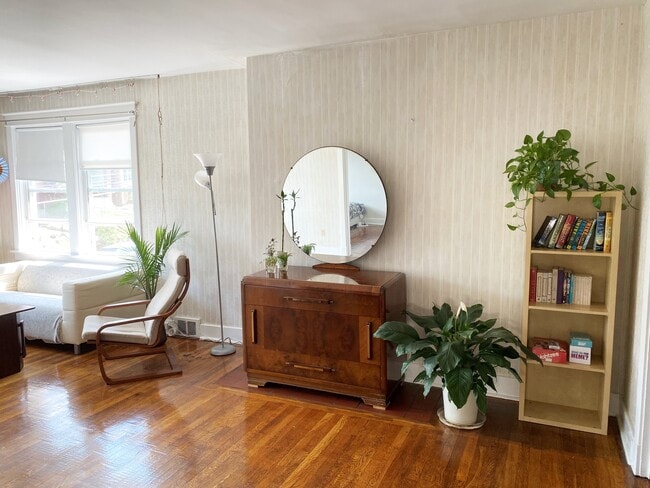 Photo - 624 Hastings St Apartment