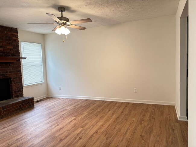 Building Photo - Great Townhouse in Douglasville